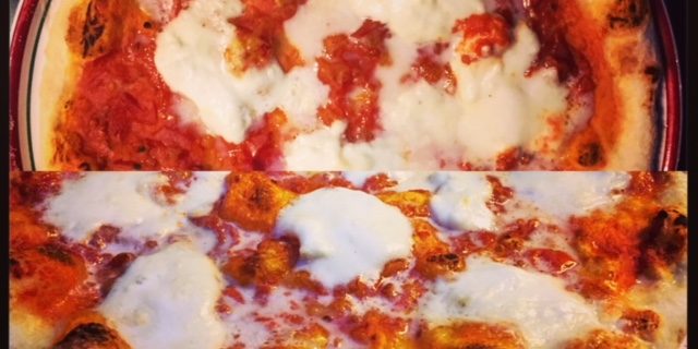 Pizza gebakken op pizzaplaat